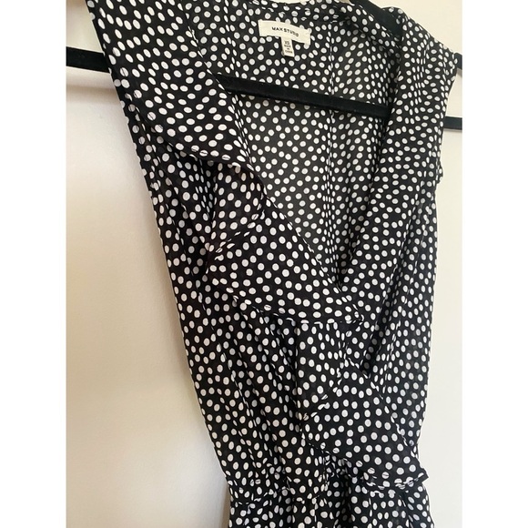 2 for $20!! Max Studio Sleeveless Blouse black and white ruffles classy business - Picture 2 of 2